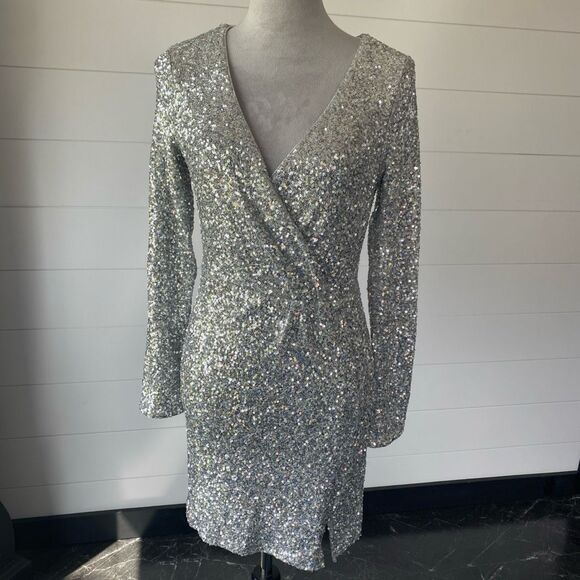 Greylin Dresses & Skirts - Greylin Elegant Silver Sequin Long Sleeve Dress Size XS